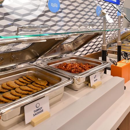 Holiday Inn Express Pembroke By Ihg Eksteriør bilde