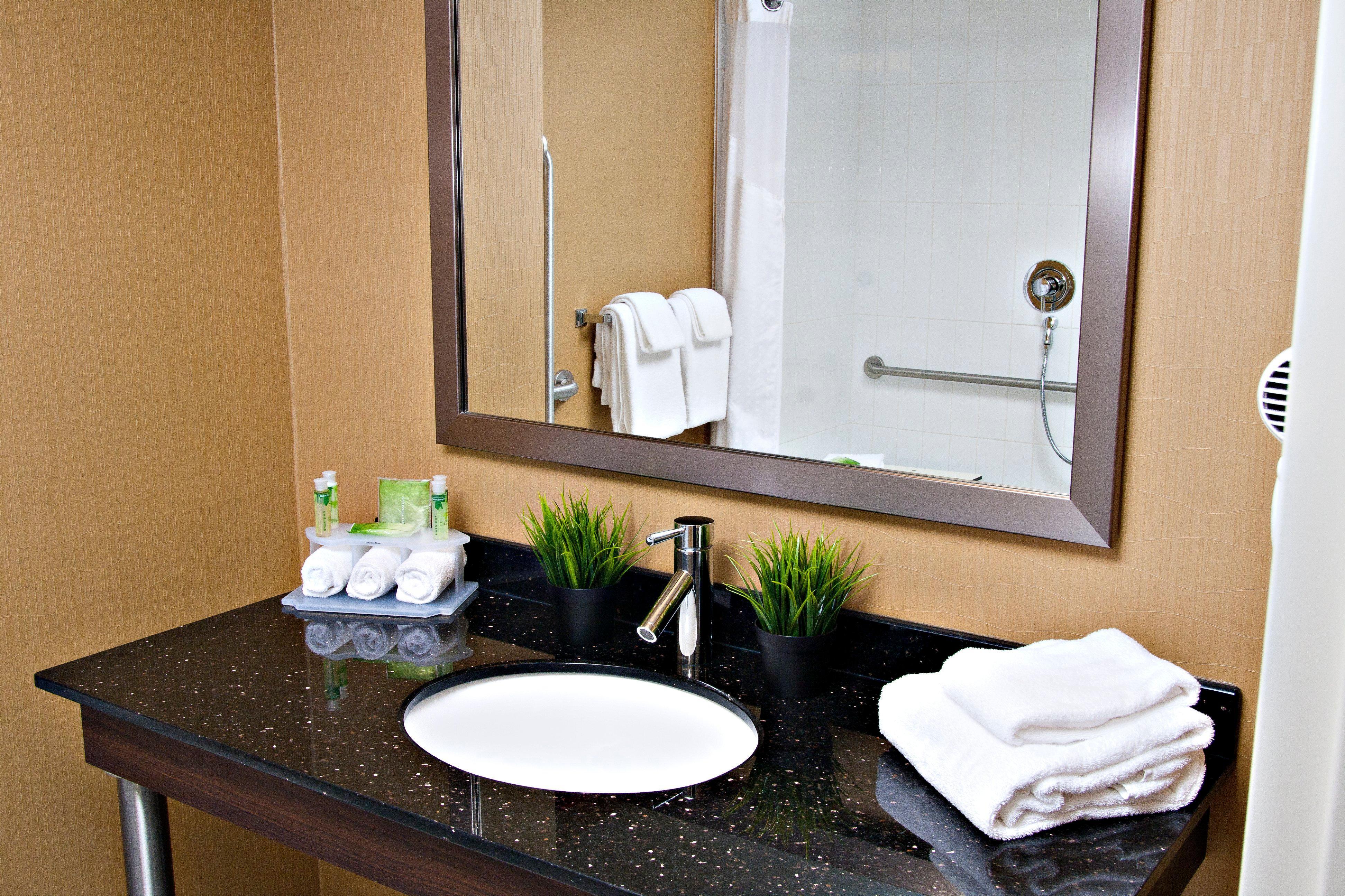 Holiday Inn Express Pembroke By Ihg Eksteriør bilde