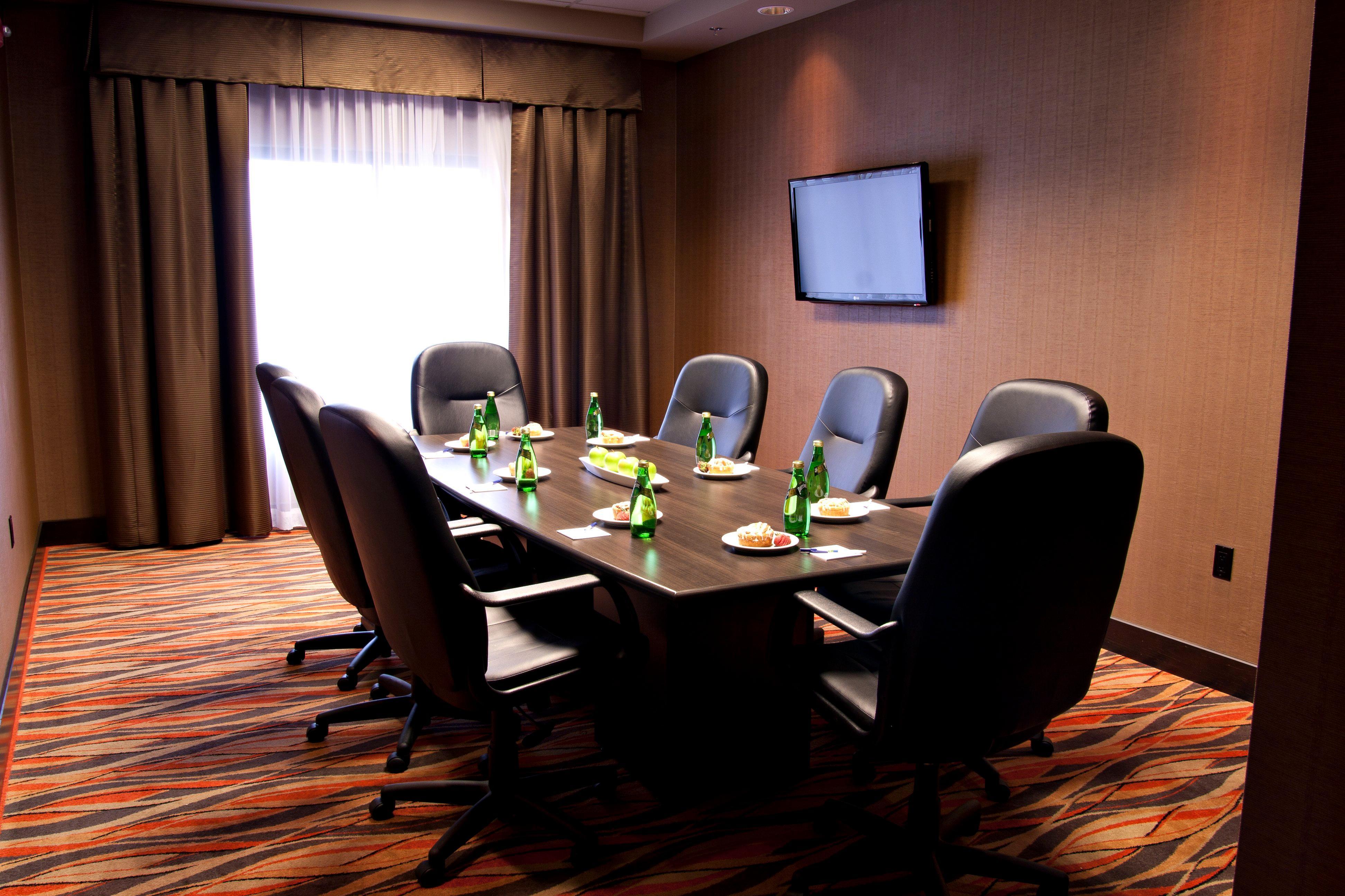 Holiday Inn Express Pembroke By Ihg Eksteriør bilde